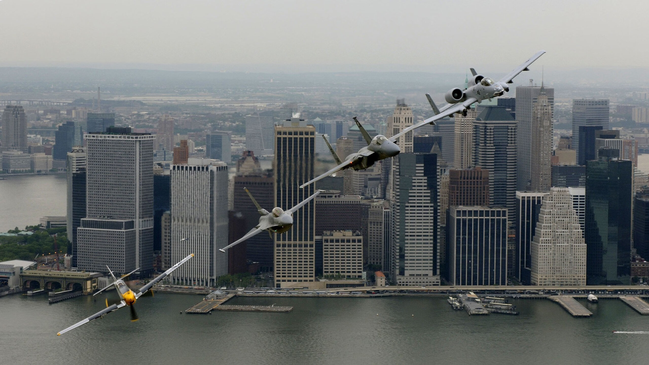 场地情况变化频繁队伍赛前适应训练安排更加灵活，比赛场地怎么形容